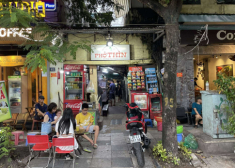 Những hàng quán bình dân quanh ‘Hàm cá mập’