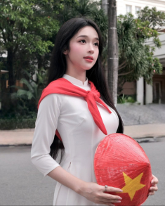 Những mỹ nhân Việt trong tà áo dài trắng chào mừng 2/9
