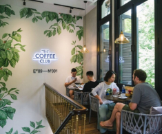 Những quán cà phê hoạt động xuyên Tết ở Sài Gòn, vừa thoải mái tám chuyện, vừa có góc check-in “xịn sò”