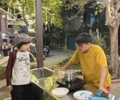 NSND Xuân Bắc đăng ảnh quý tử lọ mọ lúc nửa đêm, Bi Béo giờ để râu làm ngoại hình khó nhận ra