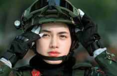Nữ hạ sĩ quê Đồng Nai thuộc khối Biệt động Sài Gòn gây sốt khi diễu binh, nhan sắc đời thực thế nào?