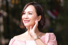 Nữ sĩ quan được phong NSƯT: Thượng tá hát được 10 thứ tiếng, có “hậu duệ” như tài tử nhưng không nối nghiệp mẹ