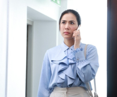 Nửa tháng bố đổi 5 giúp việc, tôi nhờ bạn thân đóng giả làm bảo mẫu rồi phát hiện sự thật