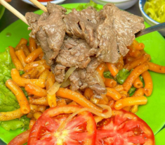 Ở Sài Gòn có món ăn “quốc dân” giàu dinh dưỡng, tên sang trọng mà toàn bán vỉa hè, khách xếp hàng nườm nượp 