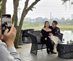 Ông trùm Quỳnh Búp Bê U50 bị vợ chụp ảnh “bắt quả tang” làm “phi công trẻ”, thừa nhận lo lắng