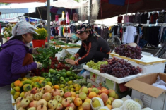 Phiên chợ quê hiếm hoi còn sót lại giữa lòng Thái Bình, bán toàn thức quà mà thành phố không thể có