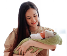 Phương Hằng “Gạo nếp gạo tẻ” sinh con đầu lòng 8 năm kết hôn, khoe ảnh “tiểu công chúa” cực đáng yêu