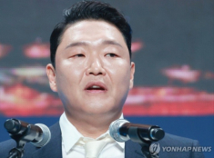 Psy “Gangnam Style” bị bắt