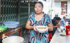 Quán bún bò rẻ nhất và “nhanh nhất” Sài Gòn, chỉ 10.000 đồng/tô, bán chưa đầy 1 giờ đồng hồ đã hết sạch