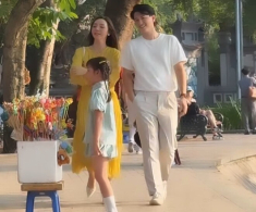 Quỳnh Kool công khai ảnh dắt “con gái” đi chơi cùng 1 người đàn ông, đối phương là nam thần Vbiz đã kết hôn
