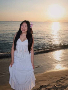 “Rich kid du học” Jenny Huỳnh gợi cảm ở tuổi 20