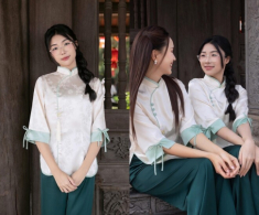 Sao Việt 24h: Con gái Hồng Diễm diện đồ đôi với mẹ, nhan sắc và chiều cao ở tuổi 13 vô cùng nổi bật