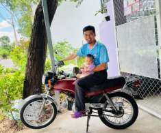 Sao Việt 24h: Nam diễn viên có con đầu lòng ở tuổi 52 với vợ trẻ kém 26 tuổi tươi rói khi lên đồ cùng quý tử