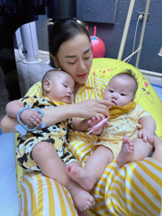 Sao Việt 24h: Phương Oanh ở nhà khác hẳn lúc ra đường, diện đồ bộ “vàng khè” vì sở thích của 2 “bản sao Shark Bình”