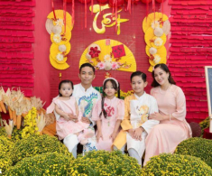 Sao Việt 24h: Vợ chồng thiếu gia Phan Hiển khoe biệt thự trang trí Tết hoành tráng, Khánh Thi đọ sắc bên mẹ ruột hoa khôi