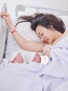 Sao Việt “đủ nếp đủ tẻ” trong năm rồng: Phương Oanh - Sam sinh đôi cặp “long phượng”, Hà Anh có 2 con lai Tây