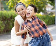 Sao Việt làm mẹ đơn thân nuôi con lai Tây: Thảo Trang dạy quý tử chu toàn, Elly Trần trẻ trung sau biến cố