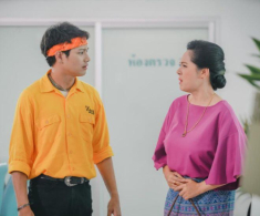 Sau đám tang chồng, con trai trưởng cất thùng tiền viếng vào ô tô, cả nhà bàng hoàng khi nghe con nói
