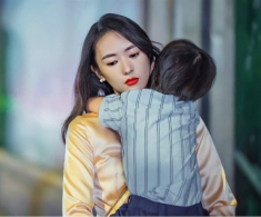 Sau ly hôn, tôi cho con về nghỉ hè với ông bà nội, lúc đón lên thấy thứ trong balo mà bàng hoàng