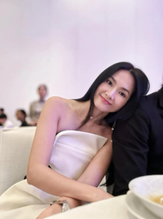 Siêu mẫu Anh Thư công khai có “chỗ dựa”, nghi vấn hẹn hò tình mới sau 8 năm ly hôn chồng doanh nhân