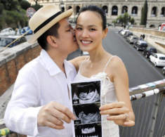Siêu mẫu Tuyết Lan mang thai con đầu lòng sau 1 năm cưới chồng bác sĩ, hạnh phúc vì sắp làm mẹ ở tuổi U40