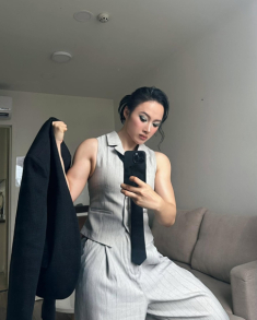 Tay vai cơ bắp sau gần 9 năm ăn chay, tập luyện của Angela Phương Trinh