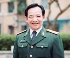 Thượng tá khiến NSƯT Chí Trung “không thở được”, lên mạng nhận là đại gia đi làm cả năm là mua được 1 căn nhà