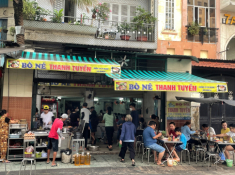 Tiệm bò né đông nhất Sài Gòn, ngày bán 300 suất, giá vỉa hè mà ngon như bít tết tiền triệu nhờ món pate độc quyền 