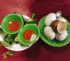 Tiệm hột vịt lộn lụp xụp nhất Sài Gòn ngày bán 4.000 quả, “khu nhà giàu” đắt gấp đôi vẫn đông, có quán tự ấp tự soi tự bán