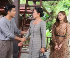 Tôi sảy thai, mẹ chồng cho thùng trứng thối, tôi không kìm được nước mắt khi chồng mở thùng ra