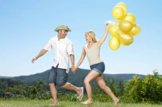 Trắc nghiệm: Chọn một quả bóng, bóc trần cách bạn yêu và mẫu người yêu phù hợp nhất với bạn