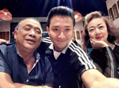 Trấn Thành mời bố mẹ món người Hoa ‘cây nhà lá vườn’
