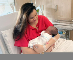 Trang Nhung sinh con thứ 3 với chồng đại gia ở tuổi 40, em bé vừa chào đời trông đã giống hệt 2 anh chị lớn