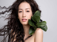 Trúc Diễm gợi cảm sau 11 năm vào top 100 người đẹp thế giới