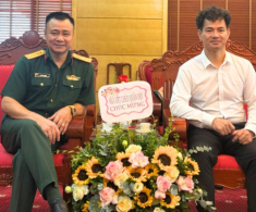 Tự Long nhớ thời Xuân Bắc chưa lên chức: “Xưa làm giám đốc, còn được diễn cùng nhau”