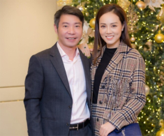 Từng “than” bán hết đồ hiệu, bà xã Công Lý vẫn sở hữu loạt đồ phong cách “giàu ngầm” trị giá cả trăm triệu