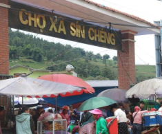 Về Lào Cai đi phiên chợ đông đúc bậc nhất, mua thứ chỉ ở nơi này mới bán