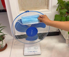 Vì sao nhiều người hay treo khẩu trang trước quạt? Biết lý do tôi liền làm theo và cái kết bất ngờ