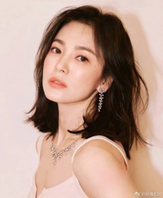 Việt Nam có 3 mỹ nhân được xem là “bản sao” Song Hye Kyo: Đều sở hữu nhan sắc lão hóa ngược, thần thái kiêu kỳ