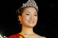 Việt Nam có một Hoa hậu đăng quang năm 16 tuổi, từng vượt qua Hà Kiều Anh nhưng hiện tại vương miện bị lãng quên
