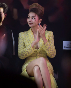 Vietnam‘s Next Top Model trở lại sau 8 năm: Thanh Hằng khoe vòng 1 triệt để tại họp báo, “Nàng Mơ” xuất hiện trong Top 15