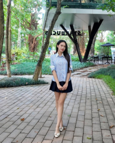 Vợ Đoàn Văn Hậu mê áo sơ mi “như điếu đổ” ưu tiên tông màu tôn da
