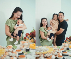 Võ Hạ Trâm làm tiệc đầy tháng cho quý tử lai Ấn, Milo nằm yên bình trong vòng tay của ông ngoại đã xuất gia