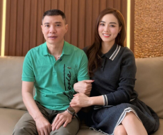 Vợ trẻ Công Lý khoe khoảnh khắc tình cảm bên chồng nhưng lộ bụng “lùm lùm”, dân tình vội hỏi chuyện có em bé