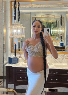 Vóc dáng đẹp mỹ mãn của bà bầu năng động nhất showbiz Việt