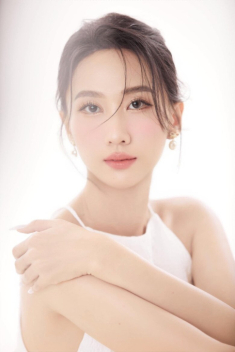 Xuất hiện bản sao thần tiên tỉ tỉ Đặng Thu Thảo cao 1m75 thi Miss Grand Vietnam 2025