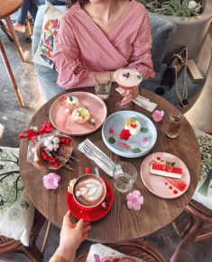 6 quán cafe tone hồng đẹp nhất Hà Nội, đến đồ ăn thức uống cũng toàn màu mộng mơ 