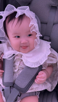 Ái nữ lai Hàn của Sam nửa tuổi đã thành “bà hoàng meme”, xinh nhưng bị mẹ dìm hàng, chẳng bù em trai như “oppa”