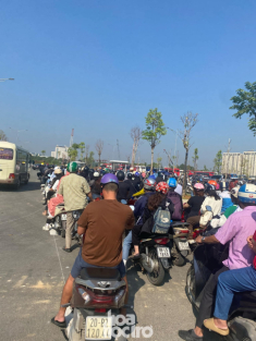 Bảo tàng Lịch sử Quân sự Việt Nam ngày đầu mở cửa: Giới trẻ đến đông kín phòng trưng bày