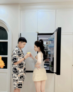 Bảo Thanh dặn con trai đừng “tranh ăn”, cậu nhóc lớp 8 cao như siêu mẫu khiến “mẹ chồng” cô không nhận ra